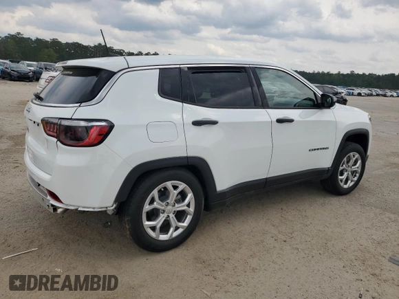 2024 Jeep Compass Sport z VIN 3C4NJDAN8RT157988, wystawiony jako Copart lot #52944995 z przebiegiem 7 740 mil mil oraz Szkoda całkowita • Salvage title. Historia ofert i sprzedaży dostępna na DreamBid. Obrazek 3.