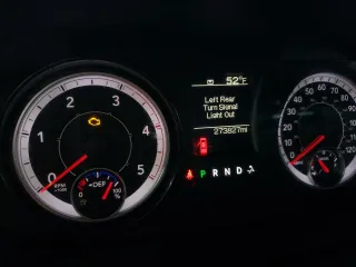 2018 Ram 3500 Tradesman z VIN 3C63RRGL8JG392429, wystawiony jako Copart lot #84649394 z przebiegiem 273 827 mil mil oraz Szkoda całkowita • Salvage title. Historia ofert i sprzedaży dostępna na DreamBid. Obrazek 9.