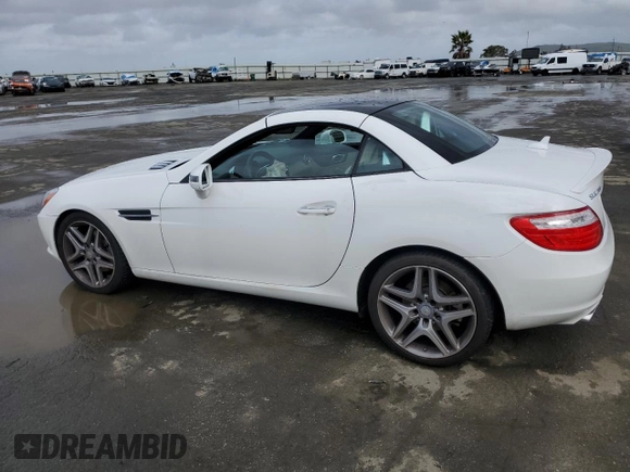 2016 Mercedes-Benz SLK 300 z VIN WDDPK3JA6GF118441, wystawiony jako Copart lot #45387565 z przebiegiem 40 442 mil mil oraz Szkoda całkowita • Salvage title. Historia ofert i sprzedaży dostępna na DreamBid. Obrazek 2.