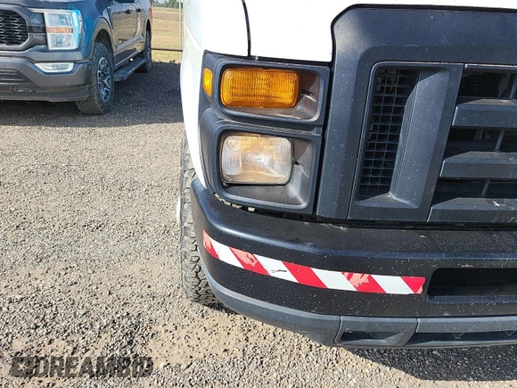 2008 Ford Econoline Cargo Commercial z VIN 1FTNE24L98DA83102, wystawiony jako IAAI lot #42455905 z przebiegiem 185 727 mil mil oraz . Historia ofert i sprzedaży dostępna na DreamBid. Obrazek 14.