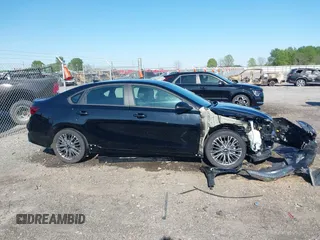 2024 Kia Forte GT-Line z VIN 3KPF54AD9RE794408, wystawiony jako IAAI lot #41987901 z przebiegiem 13 157 mil mil oraz . Historia ofert i sprzedaży dostępna na DreamBid. Obrazek 13.