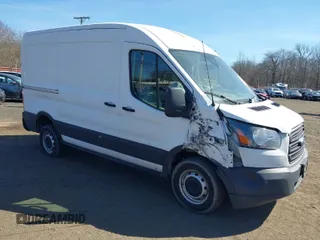 2019 Ford Transit z VIN 1FTYR1CM6KKB81786, wystawiony jako IAAI lot #41638685 z przebiegiem 87 476 mil mil oraz . Historia ofert i sprzedaży dostępna na DreamBid. Obrazek 1.