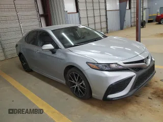 2024 Toyota Camry SE with VIN 4T1G11AK8RU909218, listed as a Copart auction lot 50193575 with 13,593 mi miles and Salvage Title. Bid and sale history available at carsss.com. Image 4.