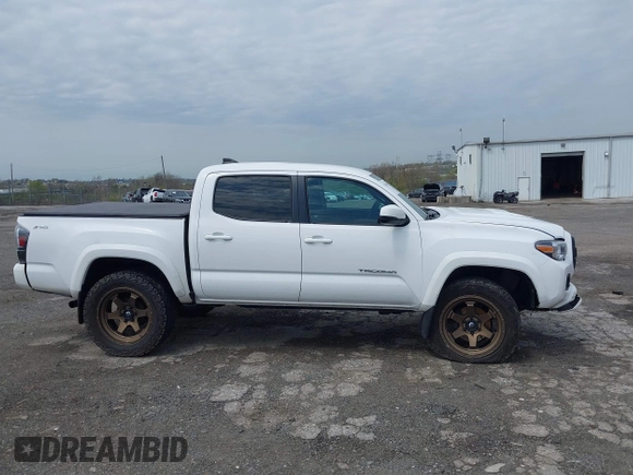 2018 Toyota Tacoma SR with VIN 3TMCZ5AN5JM125066, listed as a IAAI auction lot 41961168 with 88,497 mi miles. Bid and sale history available at carsss.com. Image 13.