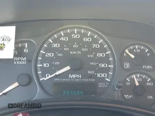 2002 Chevrolet Suburban LS with VIN 1GNEC16T32J198422, listed as a IAAI auction lot 41699753 with 204,504 mi miles. Bid and sale history available at carsss.com. Image 7.