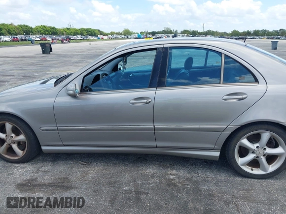 2005 Mercedes-Benz C 230 Kompressor с VIN WDBRF40J75A783792, выставлен на аукционе IAAI как лот 42772016 с пробегом 137 891 миль миль и . История ставок и продаж доступна на DreamBid. Изображение 14.