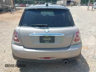2012 MINI Hardtop z VIN WMWSU3C55CT369622, wystawiony jako IAAI lot #42458180 z przebiegiem 141 444 mil mil oraz . Historia ofert i sprzedaży dostępna na DreamBid. Obrazek 16.