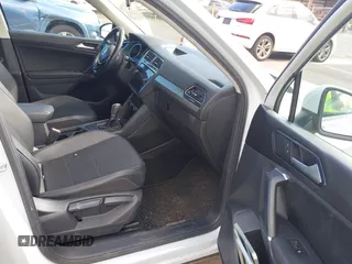 2018 Volkswagen Tiguan SEL z VIN 3VV3B7AX7JM126402, wystawiony jako IAAI lot #42046690 z przebiegiem 54 790 mil mil oraz . Historia ofert i sprzedaży dostępna na DreamBid. Obrazek 5.