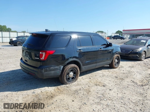 2017 Ford Police Interceptor Utility z VIN 1FM5K8AT9HGC90227, wystawiony jako IAAI lot #42621913 z przebiegiem 144 480 mil mil oraz . Historia ofert i sprzedaży dostępna na DreamBid. Obrazek 4.
