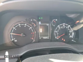 2021 Toyota 4Runner SR5 Premium with VIN JTENU5JR8M5936098, listed as a Copart auction lot 57581615 with 70,669 mi miles and Salvage title. Bid and sale history available at DreamBid. Image 9.