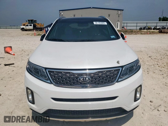 2015 Kia Sorento SX z VIN 5XYKW4A76FG578746, wystawiony jako Copart lot #56185905 z przebiegiem 141 006 mil mil oraz Czysty tytuł • Clean title. Historia ofert i sprzedaży dostępna na DreamBid. Obrazek 5.