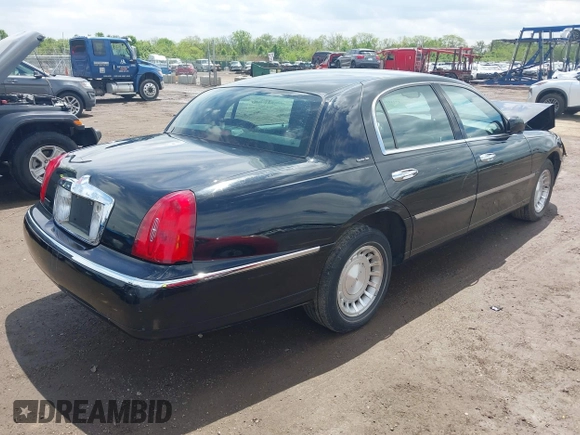 2001 Lincoln Town Car Executive z VIN 1LNHM81W21Y703011, wystawiony jako IAAI lot #42211369 z przebiegiem 188 000 mil mil oraz . Historia ofert i sprzedaży dostępna na DreamBid. Obrazek 4.