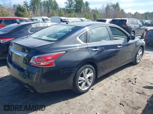 2014 Nissan Altima 2.5 S with VIN 1N4AL3AP4EC127936, listed as a IAAI auction lot 42031585 with 230,630 mi miles. Bid and sale history available at carsss.com. Image 4.