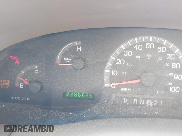2000 Ford F-150 XL z VIN 1FTRX18W7YNA73804, wystawiony jako IAAI lot #42779753 z przebiegiem 228 666 mil mil oraz . Historia ofert i sprzedaży dostępna na DreamBid. Obrazek 7.