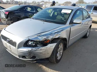 2006 Volvo S40 2.4L with VIN YV1MS382262208357, listed as a IAAI auction lot 41562014 with 104,468 mi miles. Bid and sale history available at carsss.com. Image 2.