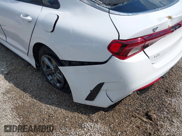 2023 Kia K5 LXS z VIN 5XXG14J25PG189448, wystawiony jako IAAI lot #42258739 z przebiegiem 29 188 mil mil oraz . Historia ofert i sprzedaży dostępna na DreamBid. Obrazek 20.