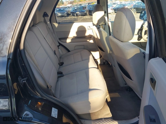 2011 Ford Escape XLT with VIN 1FMCU9DG4BKC30933, listed as a IAAI auction lot 40828476 with 146,808 mi miles. Bid and sale history available at carsss.com. Image 8.