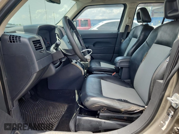 2008 Jeep Patriot Sport with VIN 1J8FT28078D722144, listed as a Copart auction lot 58493765 with 176,133 mi miles and Salvage title. Bid and sale history available at DreamBid. Image 7.