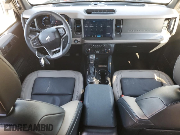 2024 Ford Bronco Wildtrak z VIN 1FMEE2BP6RLA70218, wystawiony jako Copart lot #41918605 z przebiegiem 3 782 mil mil oraz Szkoda całkowita • Salvage title. Historia ofert i sprzedaży dostępna na DreamBid. Obrazek 8.