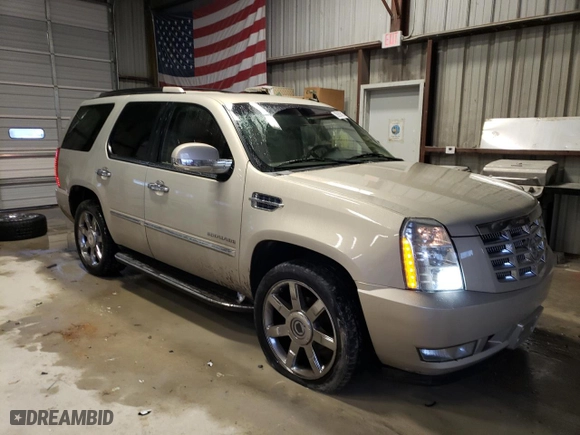 2011 Cadillac Escalade Luxury with VIN 1GYS4BEF6BR104278, listed as a Copart auction lot 39208134 with NaN miles and Salvage Title. Bid and sale history available at carsss.com. Image 4.