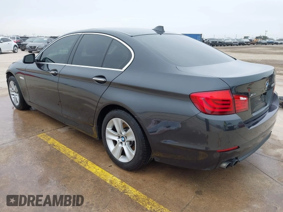 2013 BMW 5 Series 528i xDrive with VIN WBAXH5C50DDW15574, listed as a IAAI auction lot 41572993 with 59,188 mi miles. Bid and sale history available at carsss.com. Image 3.