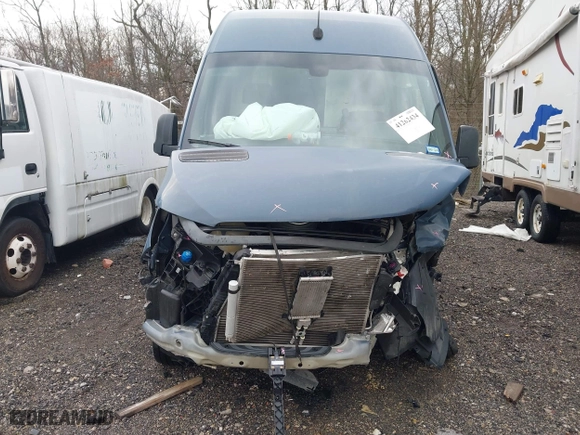 2019 Mercedes-Benz Sprinter Cargo Van with VIN WD4PF0CD5KT004774, listed as a IAAI auction lot 41262434 with 1 mi miles. Bid and sale history available at carsss.com. Image 10.