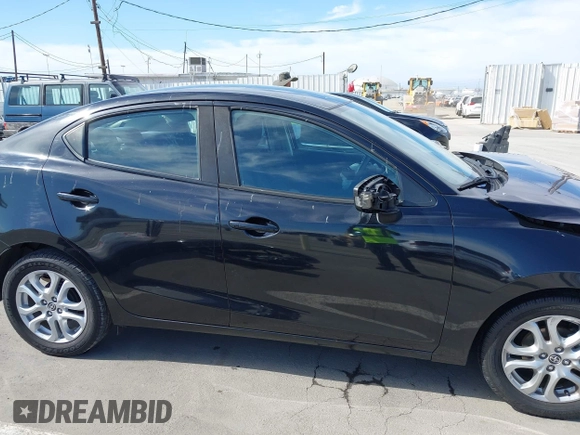 2016 Scion iA z VIN 3MYDLBZVXGY136298, wystawiony jako IAAI lot #42014712 z przebiegiem 124 038 mil mil oraz . Historia ofert i sprzedaży dostępna na DreamBid. Obrazek 14.
