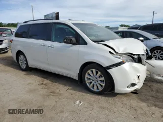 2017 Toyota Sienna XLE Auto Access Seat z VIN 5TDYZ3DC8HS839336, wystawiony jako Copart lot #57103045 z przebiegiem 212 711 mil mil oraz Szkoda całkowita • Salvage title. Historia ofert i sprzedaży dostępna na DreamBid. Obrazek 4.