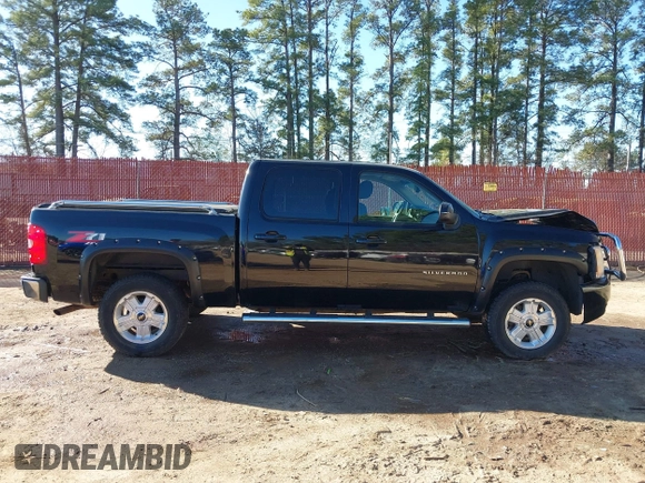 2011 Chevrolet Silverado 1500 LT with VIN 3GCPKSE33BG320029, listed as a IAAI auction lot 41805671 with 110,000 mi miles. Bid and sale history available at carsss.com. Image 14.