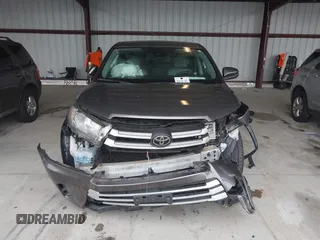 2017 Toyota Highlander LE z VIN 5TDBZRFH6HS386710, wystawiony jako IAAI lot #42226567 z przebiegiem 64 773 mil mil oraz . Historia ofert i sprzedaży dostępna na DreamBid. Obrazek 12.