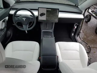 2022 Tesla Model Y Long Range z VIN 7SAYGDEE0NF327147, wystawiony jako Copart lot #58422885 z przebiegiem 39 021 mil mil oraz Szkody całkowita. Historia ofert i sprzedaży dostępna na DreamBid. Obrazek 8.