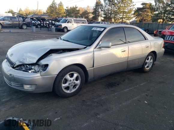 1998 Lexus ES 300 Luxury Sport Sdn with VIN JT8BF28GXW5035496, listed as a Copart auction lot 82807184 with 199,297 mi miles and Salvage Title. Bid and sale history available at carsss.com. Image 1.