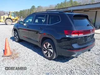 2024 Volkswagen Atlas SE with VIN 1V2JR2CA5RC532574, listed as a IAAI auction lot 41640988 with 24,048 mi miles and . Bid and sale history available at DreamBid. Image 3.