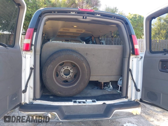 2006 Chevrolet Express Passenger with VIN 1GAHG39U961199535, listed as a IAAI auction lot 41718438 with 271,298 mi miles and . Bid and sale history available at DreamBid. Image 15.