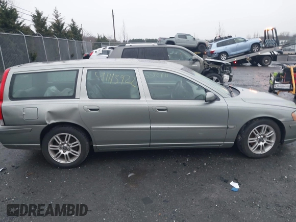 2006 Volvo V70 2.4L with VIN YV1SW640X62590834, listed as a IAAI auction lot 41113922 with 253,254 mi miles. Bid and sale history available at carsss.com. Image 13.