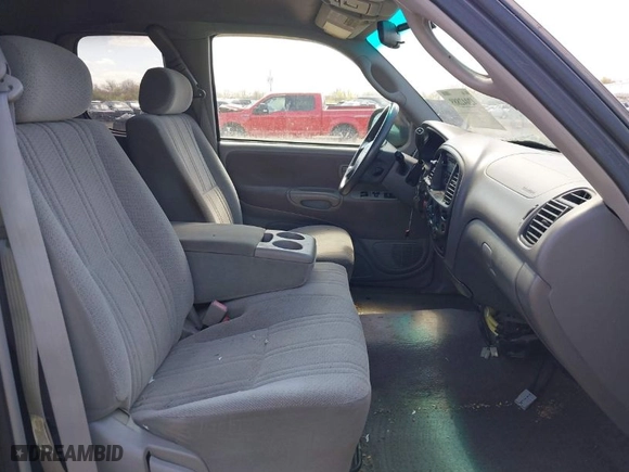 2000 Toyota Tundra SR5 with VIN 5TBBT4419YS001062, listed as a IAAI auction lot 42042889 with 190,000 mi miles. Bid and sale history available at carsss.com. Image 5.