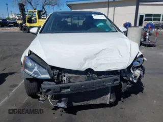 2016 Volkswagen Golf TSI S z VIN 3VW217AU3GM038701, wystawiony jako IAAI lot #42021568 z przebiegiem Nie podano mil oraz . Historia ofert i sprzedaży dostępna na DreamBid. Obrazek 13.