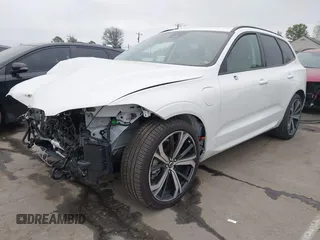 2024 Volvo XC60 Recharge Plug-In Hybrid Ultimate Dark Theme with VIN YV4H60DM7R1912157, listed as a IAAI auction lot 41948450 with 6,989 mi miles. Bid and sale history available at carsss.com. Image 2.