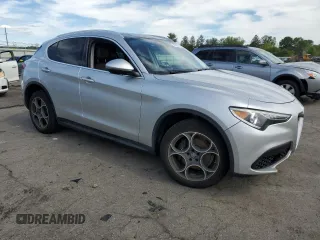 2018 Alfa Romeo Stelvio Ti z VIN ZASFAKBN1J7B70623, wystawiony jako Copart lot #57583795 z przebiegiem 105 351 mil mil oraz Szkoda całkowita • Salvage title. Historia ofert i sprzedaży dostępna na DreamBid. Obrazek 4.