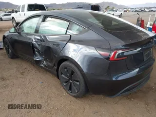 2024 Tesla Model 3 z VIN 5YJ3E1EA3RF771010, wystawiony jako IAAI lot #41738109 z przebiegiem 8 493 mil mil oraz . Historia ofert i sprzedaży dostępna na DreamBid. Obrazek 3.