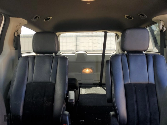 2018 Dodge Grand Caravan SXT z VIN 2C4RDGCG7JR299202, wystawiony jako Copart lot #53324845 z przebiegiem 87 654 mil mil oraz Szkoda całkowita • Salvage title. Historia ofert i sprzedaży dostępna na DreamBid. Obrazek 10.