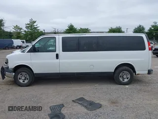 2008 Chevrolet Express Passenger z VIN 1GAHG39K581171068, wystawiony jako IAAI lot #42530215 z przebiegiem 251 871 mil mil oraz . Historia ofert i sprzedaży dostępna na DreamBid. Obrazek 14.