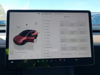 2024 Tesla Model Y Long Range z VIN 7SAYGDEE2RA219213, wystawiony jako IAAI lot #41856259 z przebiegiem 39 233 mil mil oraz . Historia ofert i sprzedaży dostępna na DreamBid. Obrazek 7.