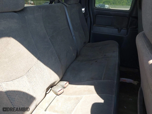 2006 Chevrolet Silverado 1500 LT1 with VIN 1GCEC19V46Z210980, listed as a IAAI auction lot 40189952 with 228,543 mi miles. Bid and sale history available at carsss.com. Image 8.