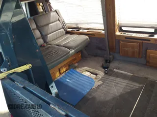 1995 GMC Vandura z VIN 1GDEG25K3SF542874, wystawiony jako IAAI lot #41792770 z przebiegiem 176 778 mil mil oraz . Historia ofert i sprzedaży dostępna na DreamBid. Obrazek 8.