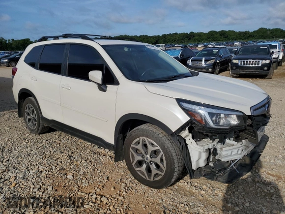 2019 Subaru Forester Premium with VIN JF2SKAECXKH464561, listed as a Copart auction lot 61057425 with 121,967 mi miles and Salvage title. Bid and sale history available at DreamBid. Image 4.