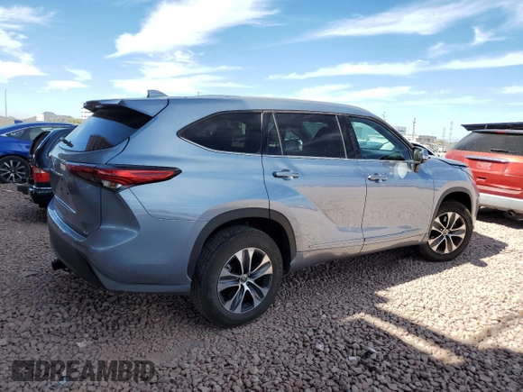 2022 Toyota Highlander XLE z VIN 5TDHZRAH1NS121058, wystawiony jako Copart lot #46552685 z przebiegiem 40 181 mil mil oraz Szkoda całkowita • Salvage title. Historia ofert i sprzedaży dostępna na DreamBid. Obrazek 3.