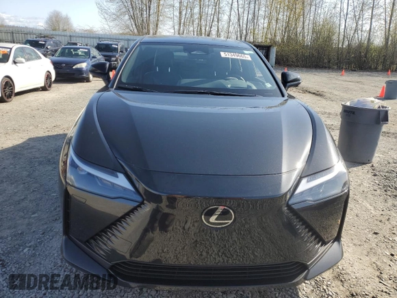 2024 Lexus RZ 450e Premium z VIN JTJAAAAB7RA025151, wystawiony jako Copart lot #51349665 z przebiegiem 6607 mil mil oraz Szkody całkowita. Historia ofert i sprzedaży dostępna na DreamBid. Obrazek 5.