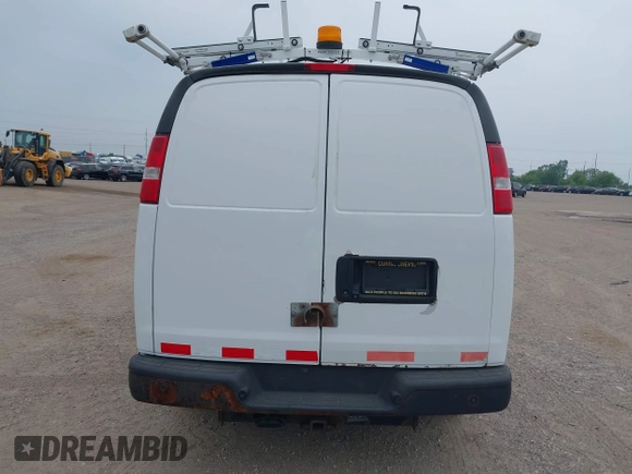 2017 Chevrolet Express Cargo z VIN 1GCWGAFF4H1241069, wystawiony jako IAAI lot #42465525 z przebiegiem 89 006 mil mil oraz . Historia ofert i sprzedaży dostępna na DreamBid. Obrazek 16.