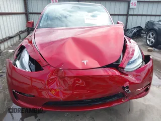 2024 Tesla Model Y Long Range with VIN 7SAYGDEE8RA283983, listed as a IAAI auction lot 39926362 with 1,999 mi miles. Bid and sale history available at carsss.com. Image 12.